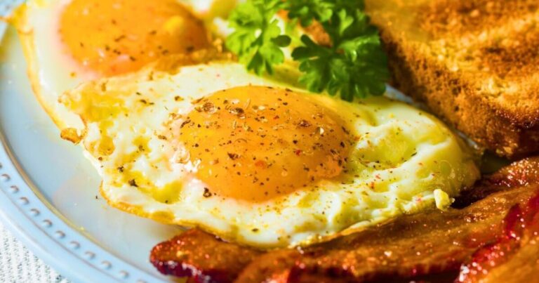 Fried eggs are tastier if you add 1 simple ingredient to the pan before cooking