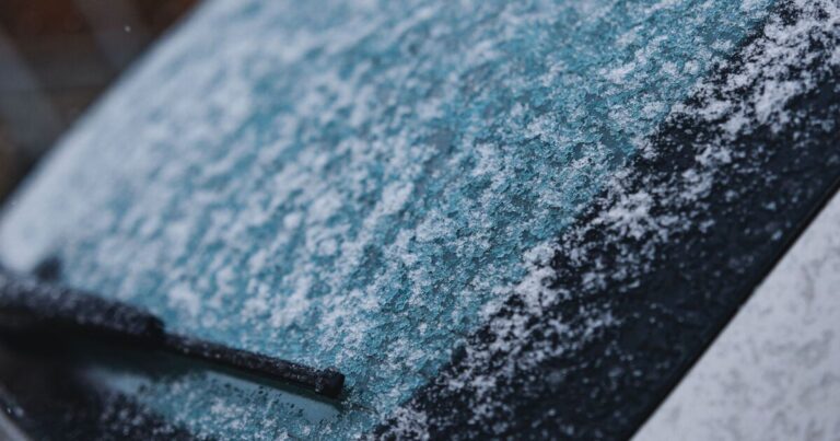 Expert’s tip to de-ice car windows using 40p kitchen staple