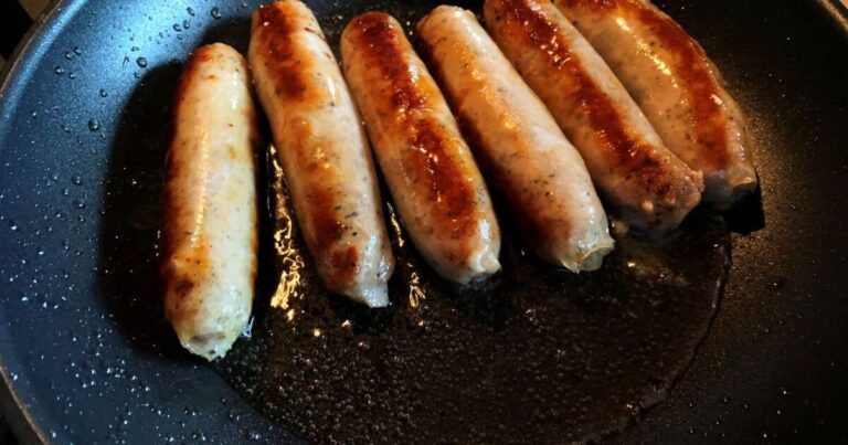 Sausages are tastier when 1 thing is added to frying pan