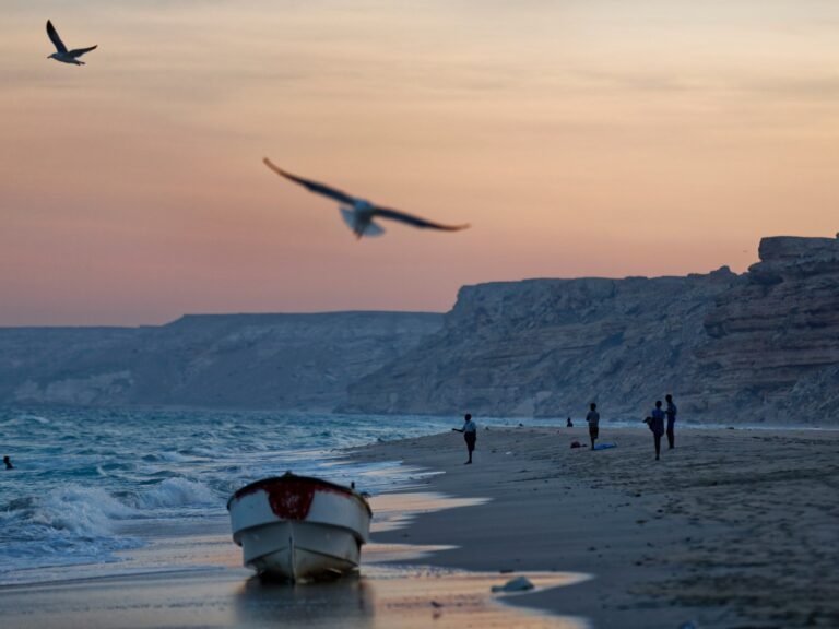 Attackers target ship off Somalia’s coast amid piracy resurgence | Conflict News