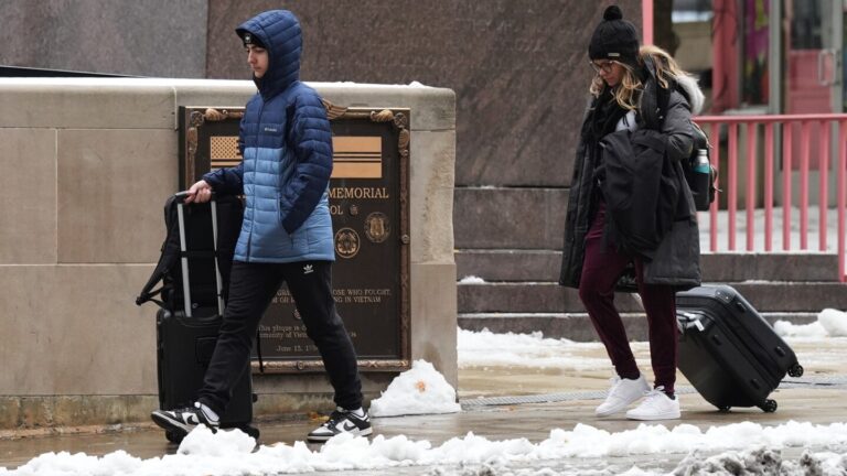 Arctic blast brings record lows to the Southeast and snow to the Great Lakes