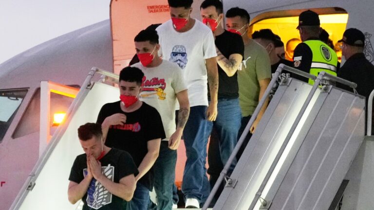 Trump officials face contempt probe over migrant flights