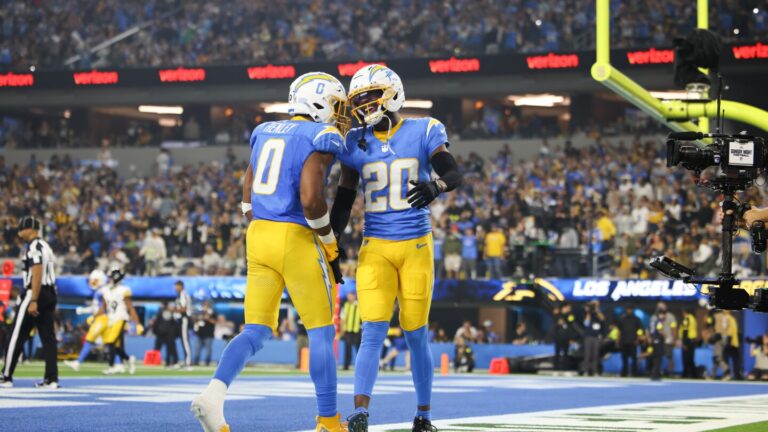 Chargers humble Aaron Rodgers and Steelers with 25-10 prime-time win