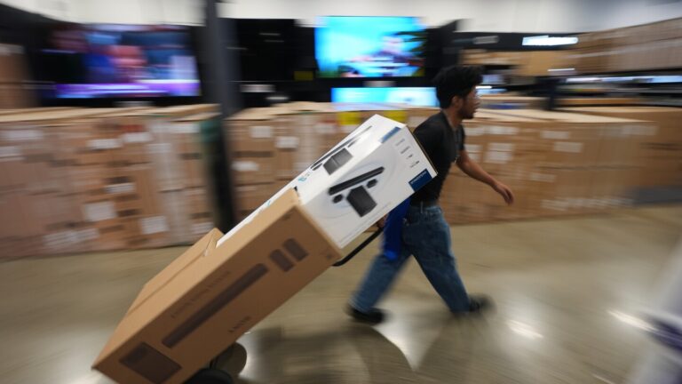 US retail sales rose slightly in September, adding to months of big gains