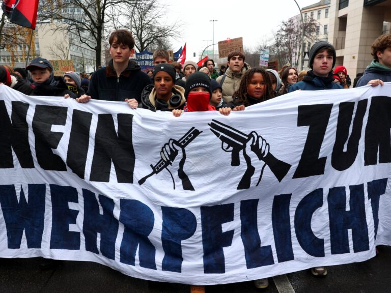 Thousands protest in Berlin against new German military conscription bill | Military News