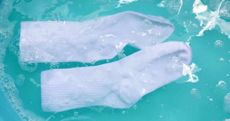 How to hiten socks and remove stains fast without bleach