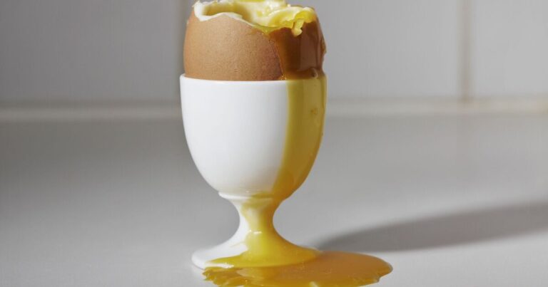 Ditch saucepan for boiled eggs as simple method gives ‘perfect yolks’