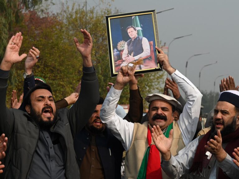 Why jail access to Pakistan’s Imran Khan has caused a political storm | Imran Khan News