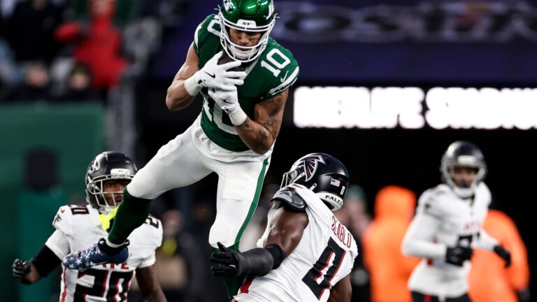 New York Jets releasing disappointing wide receiver Allen Lazard, AP source says