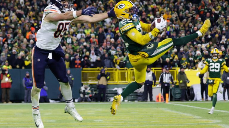 Packers overtake Bears for first place in NFC North with 28-21 win