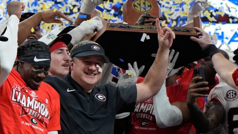 No. 3 Georgia ends No. 10 Alabama’s hold on rivalry, beats Crimson Tide 28-7 to win SEC championship