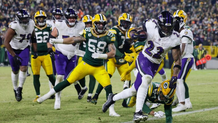 Ravens beat Packers 41-24 to stay alive thanks to Henry’s brilliant effort