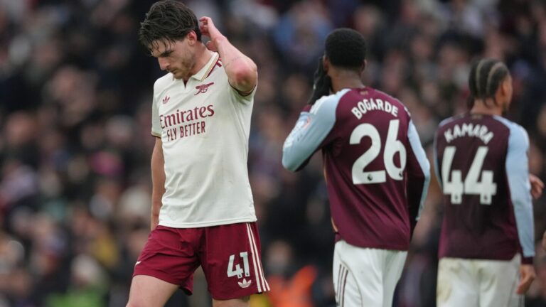 Arsenal stunned late by Aston Villa, Man City closes gap and Liverpool draws