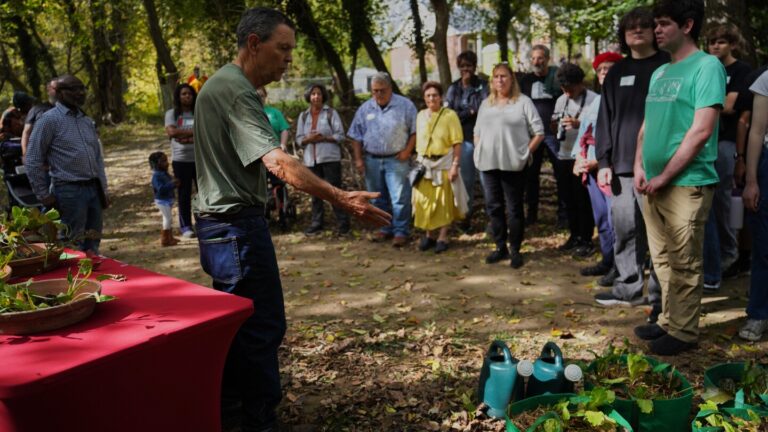 Small US groups combat historic levels of social isolation