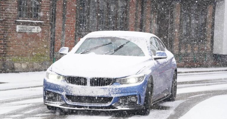 Motorists face £2,500 fine if they forget to do one thing in snowy weather | Weather | News