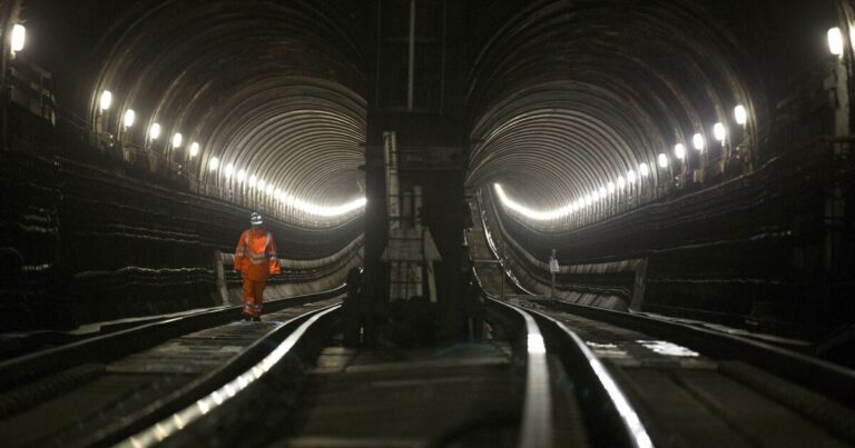 Longest tunnel in UK is 17 miles and is used by 900,000 people every day