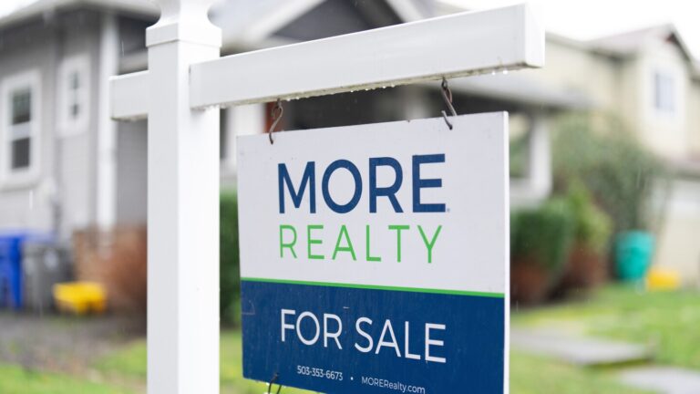 Trump pushes for lower rates and ban on investor home purchases in bid to make homes more affordable