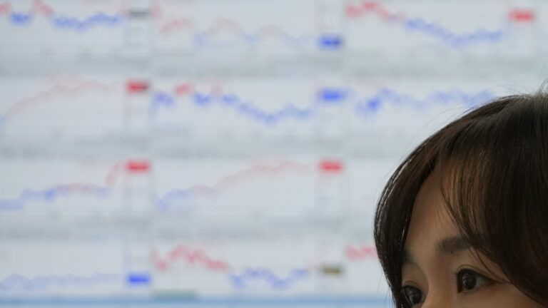 Asian shares trade mixed as Wall Street’s New Year rally fades