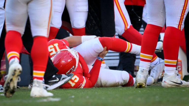 Chiefs’ Patrick Mahomes aims for Week 1 return after knee surgery rehab