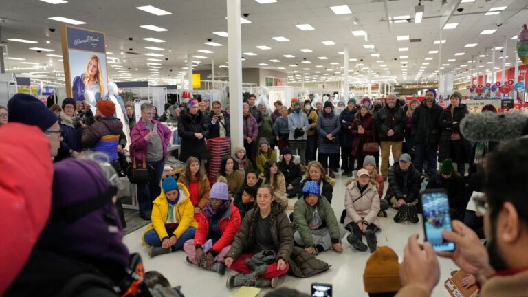 Minneapolis businesses suffer during massive immigration sweep