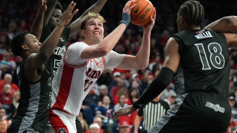 No. 1 Arizona beats Cincinnati 77-51 to remain unbeaten