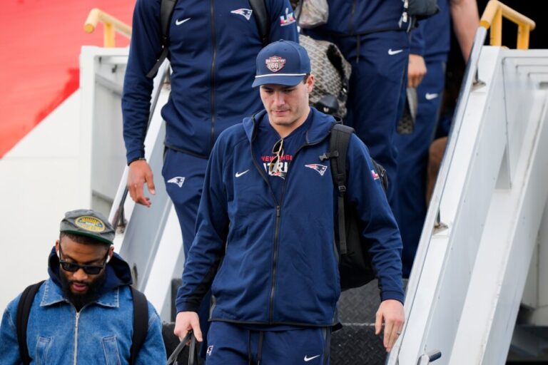 Patriots and Seahawks will kick off Super Bowl festivities with the annual Opening Night media blitz